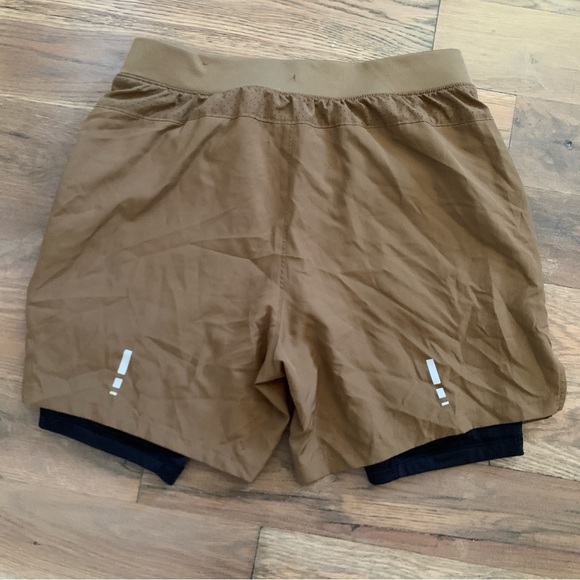 Old Navy Active Brown Athletic Shorts Size Medium - Picture 2 of 6